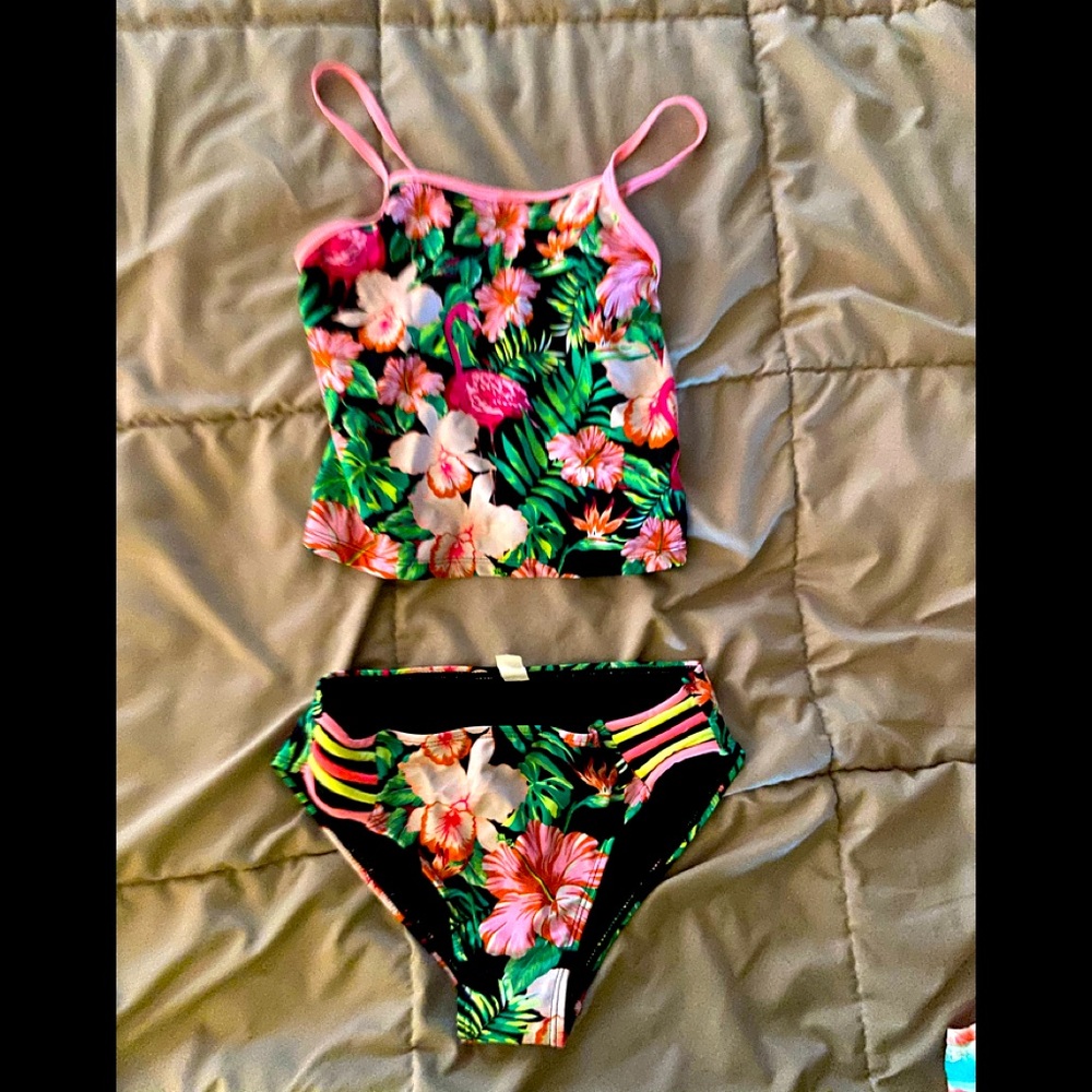Girls swim wear